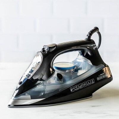 BLACK & DECKER - Ferro da stiro a vapore BXIR2805E-NERO