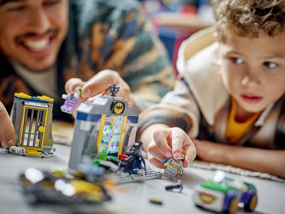 Immagine del prodotto LEGO - Batcaverna con Batman, Batgirl e The Joker - 76272