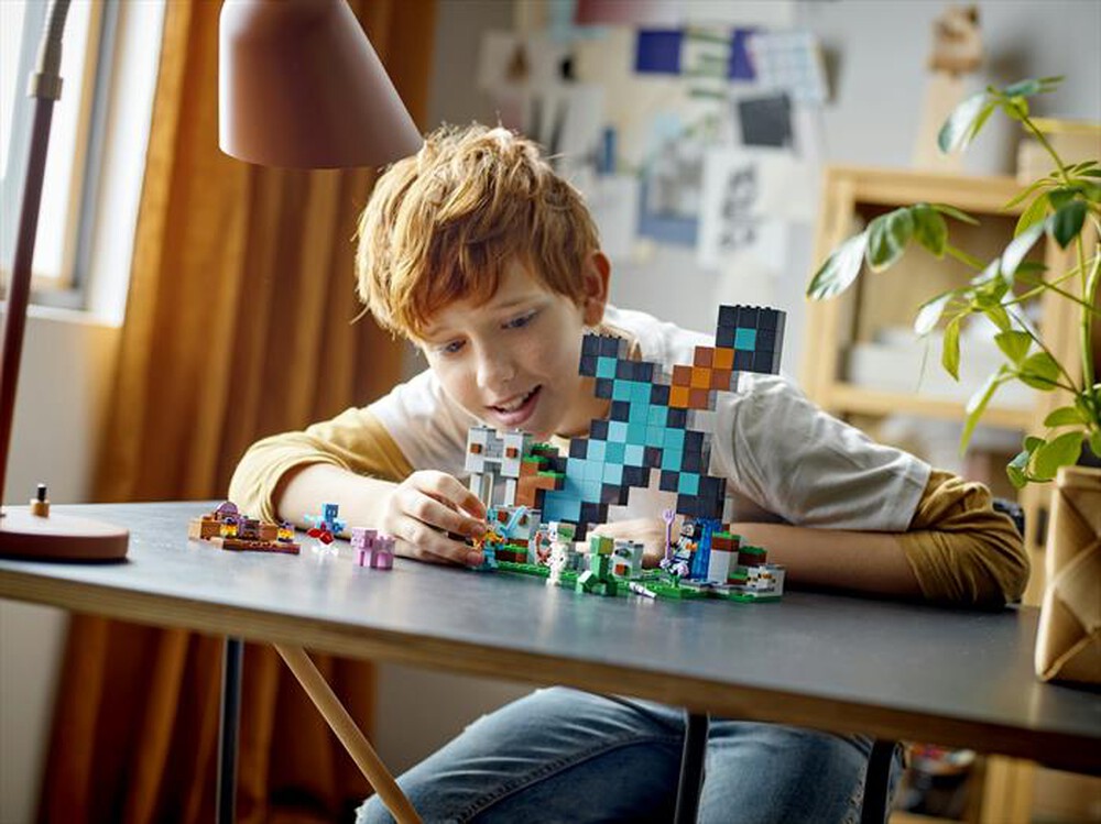 Immagine del prodotto LEGO - MINECRAFT L&rsquo;avamposto della spada - 21244