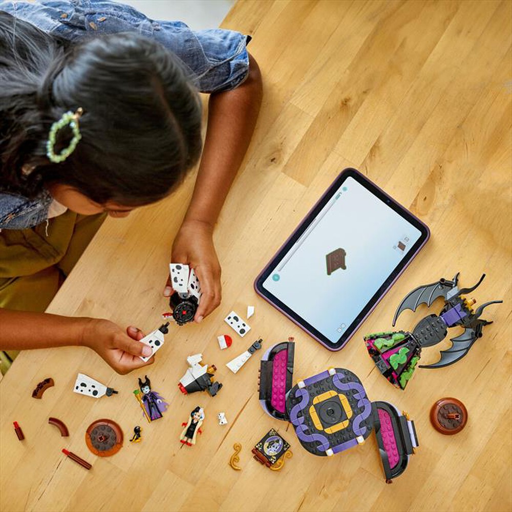 Immagine del prodotto LEGO - DISNEY CLASSIC Abiti di Malefica e Crudelia 43262