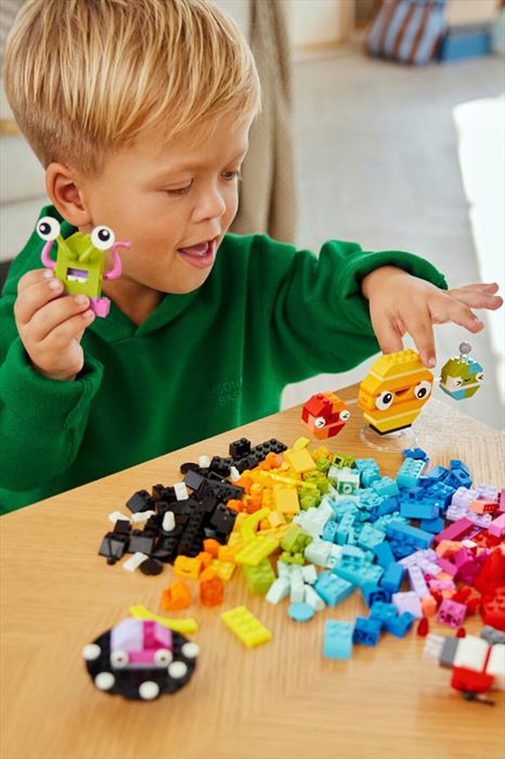 Immagine del prodotto LEGO - CLASSIC Pianeti dello spazio creativi 11037