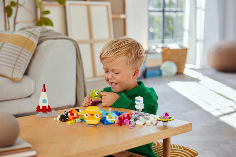 Immagine del prodotto LEGO - CLASSIC Pianeti dello spazio creativi 11037