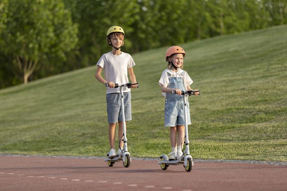 "SEGWAY - ZING C8-GREY-YELLOW"