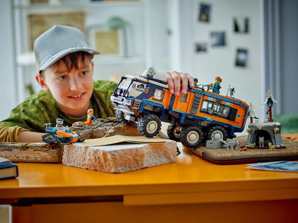 "LEGO - GRANDE CAMION ARTICO CON LABORATORIO-,"