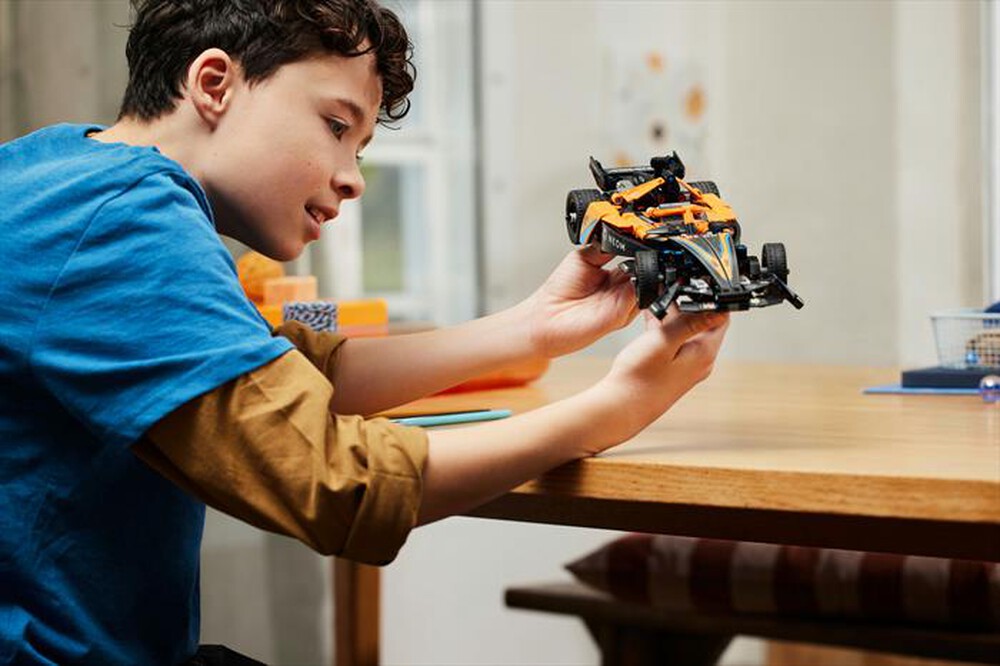 Immagine del prodotto LEGO - TECHNIC NEOM McLaren Formula E Race Car - 42169