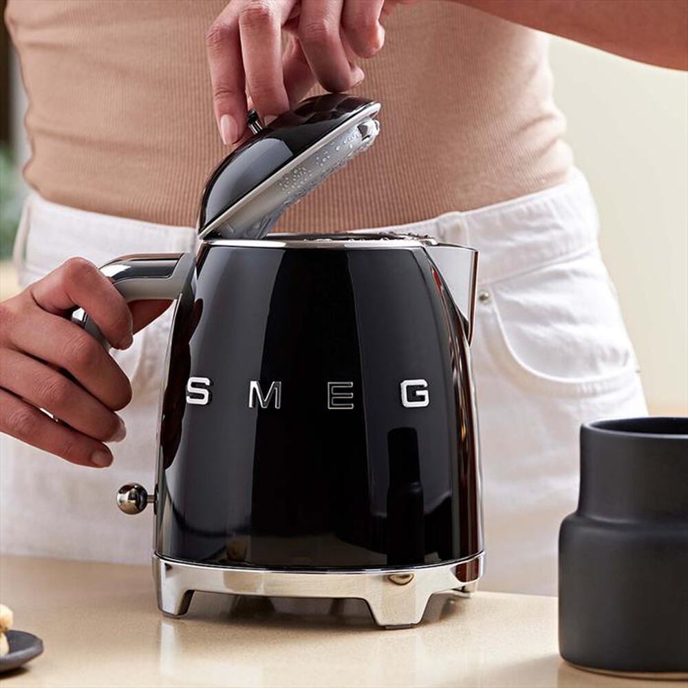 "SMEG - Mini Bollitore 50's Style – KLF05BLEU-Nero"