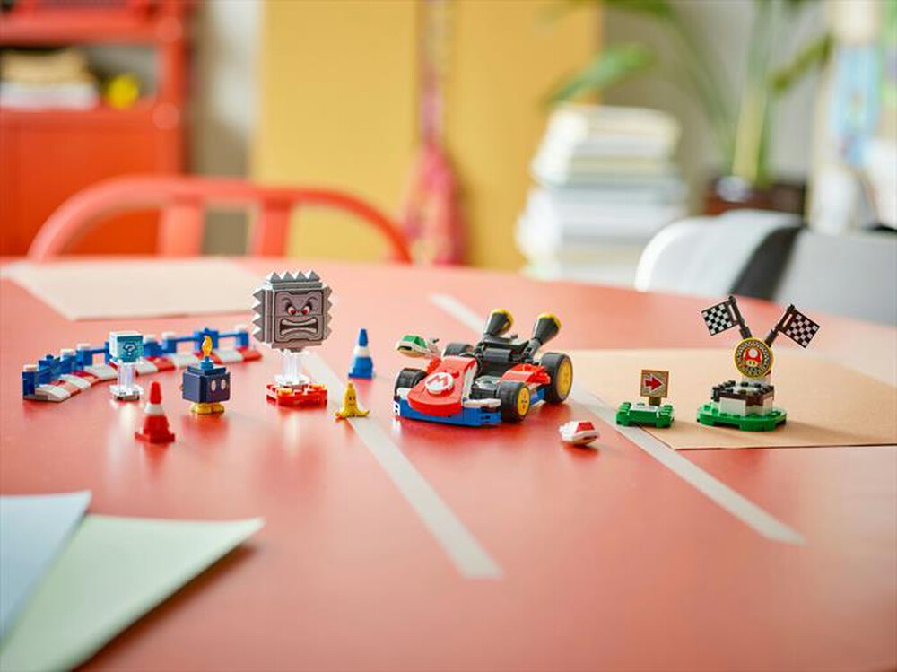 Immagine del prodotto LEGO - Mario Kart Mario interattivo e Kart standard 72043