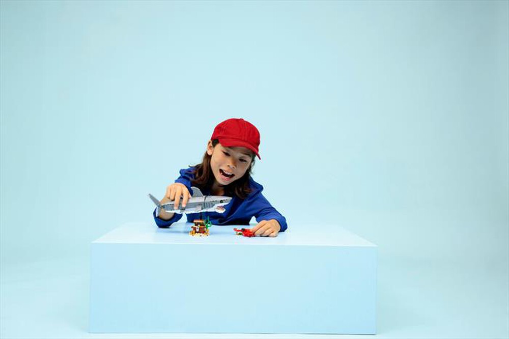 Immagine del prodotto LEGO - CREATOR 3IN1 Squalo con scrigno del tesoro - 31381