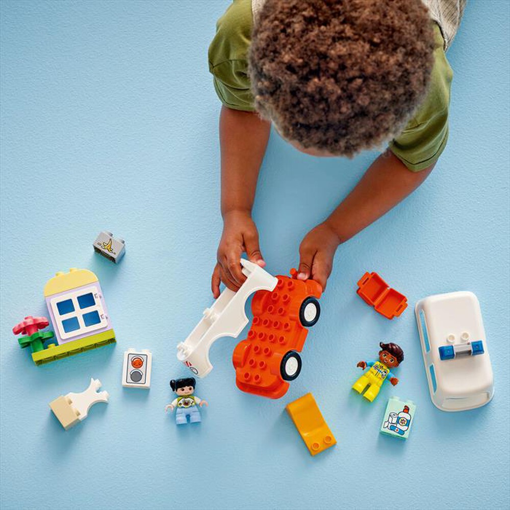 Immagine del prodotto LEGO - DUPLO Town Ambulanza e autista 10447