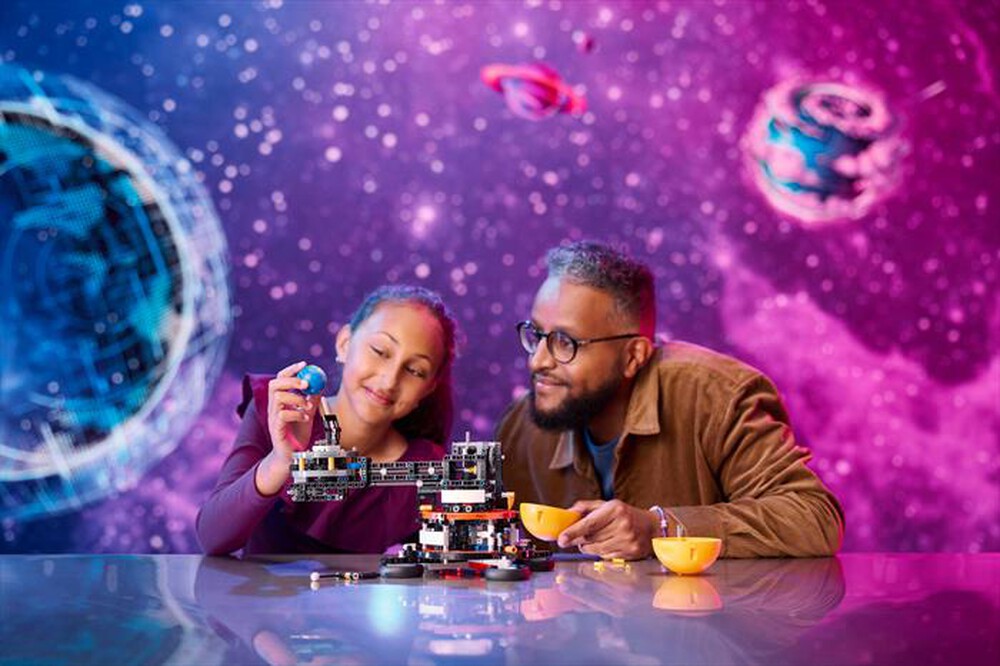 Immagine del prodotto LEGO - TECHNIC Pianeta Terra e Luna in orbita 42179