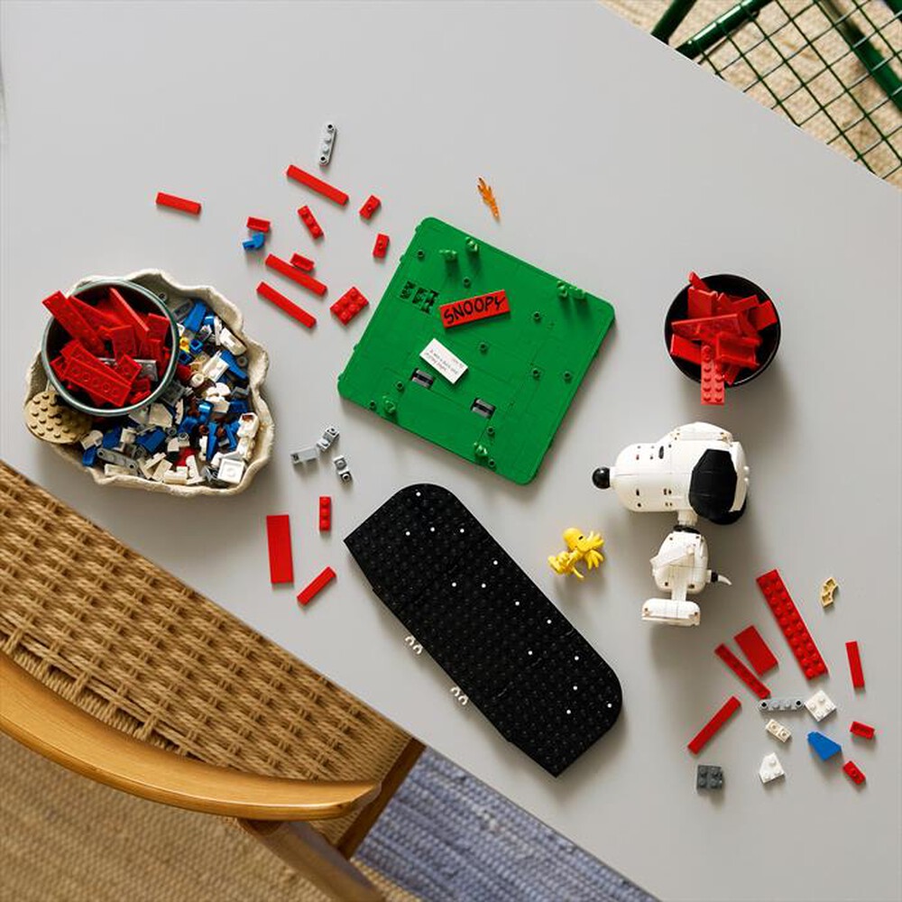 Immagine del prodotto LEGO - IDEAS Peanuts: la cuccia di Snoopy - 21368