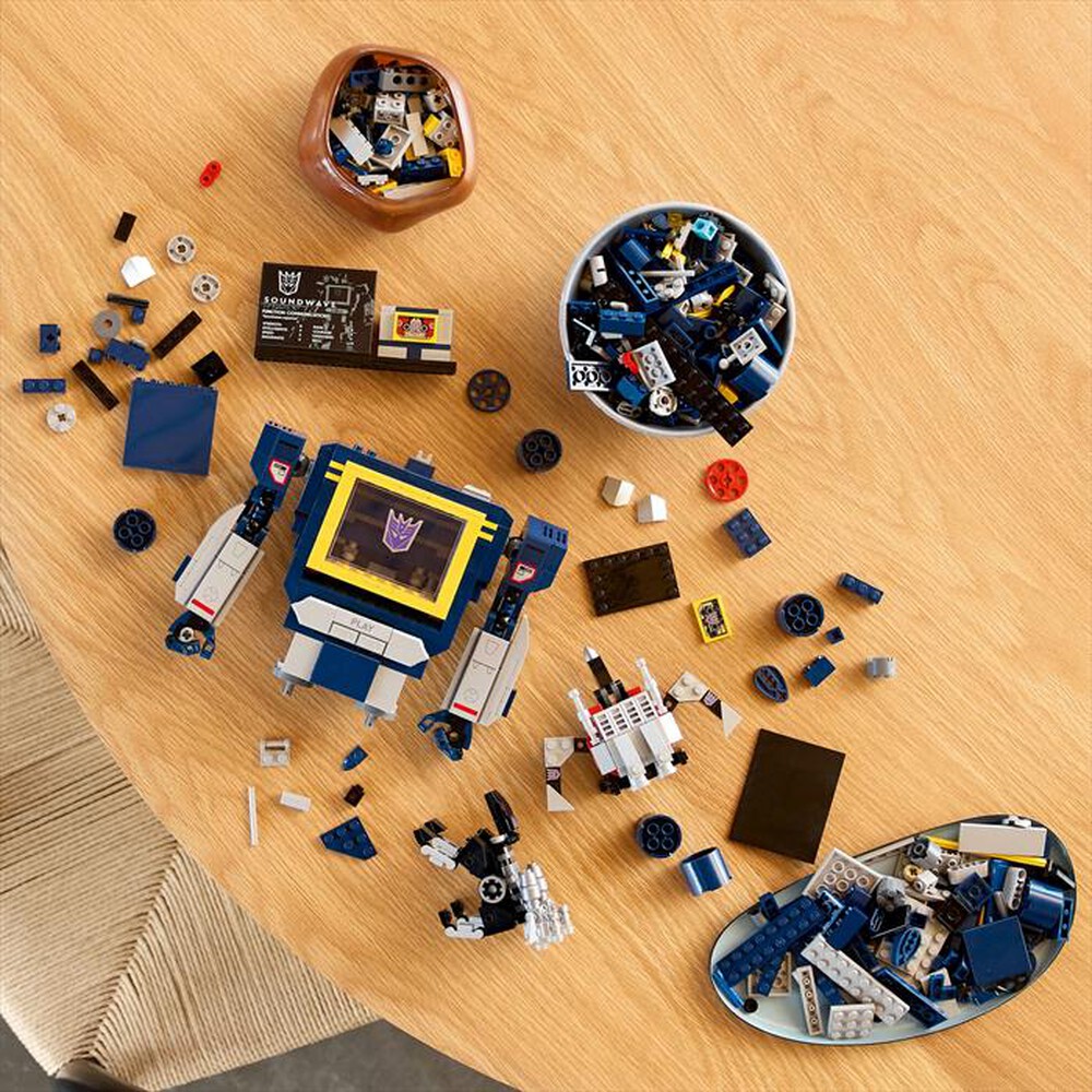 Immagine del prodotto LEGO - ICONS Transformers: Soundwave 10358
