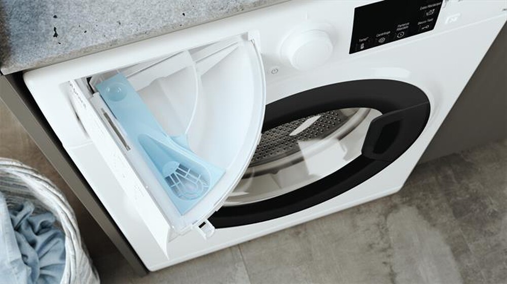 "HOTPOINT ARISTON - Lavatrice RSSG R527 B IT 7 Kg Classe B"