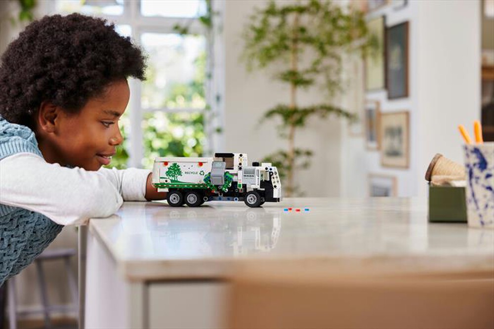Immagine del prodotto LEGO - TECHNIC Camion spazzatura Mack LR Electric 42167