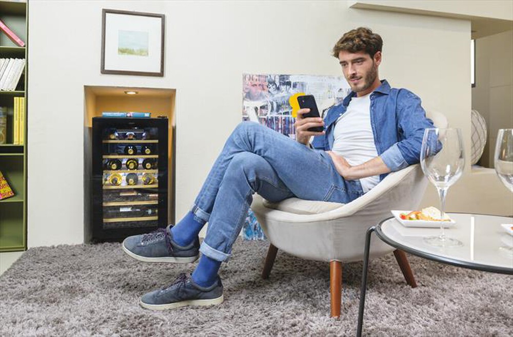 Immagine del prodotto CANDY - Cantinetta CWC 021 ELSP/NF Classe G 21 bottiglie-Nero