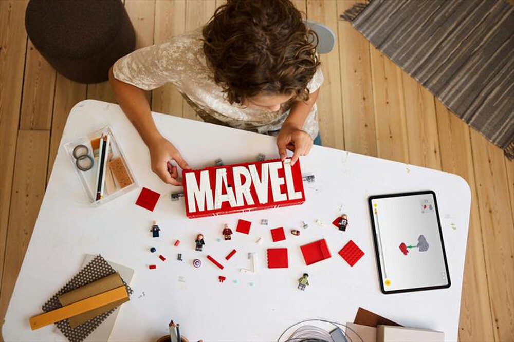 Immagine del prodotto LEGO - SUPER HEROES MARVEL Logo e Minifigure MARVEL 76313