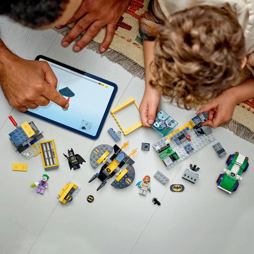 Immagine del prodotto LEGO - Batcaverna con Batman, Batgirl e The Joker - 76272