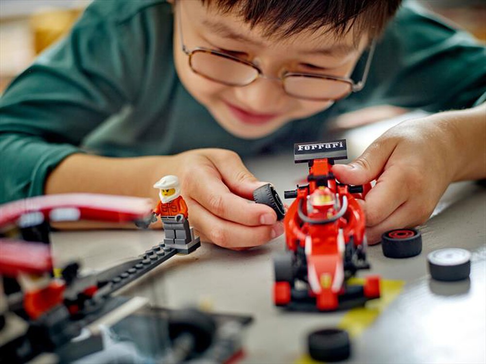 Immagine del prodotto LEGO - CITY F1 Pitstop e meccanici con Ferrari F1&reg; 60443
