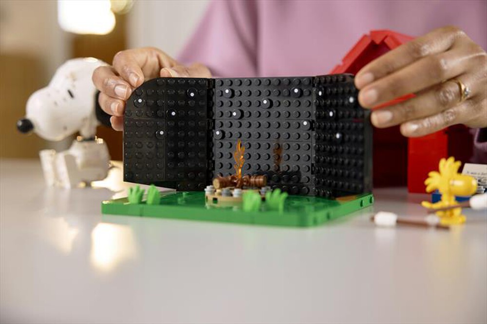 Immagine del prodotto LEGO - IDEAS Peanuts: la cuccia di Snoopy - 21368