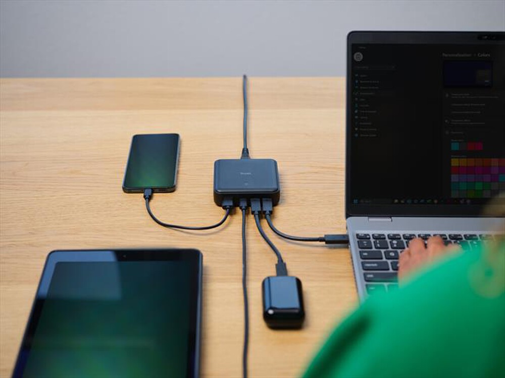 "TRUST - MAXO 100W 4-PORT DESKTOP CHARGER-Black"