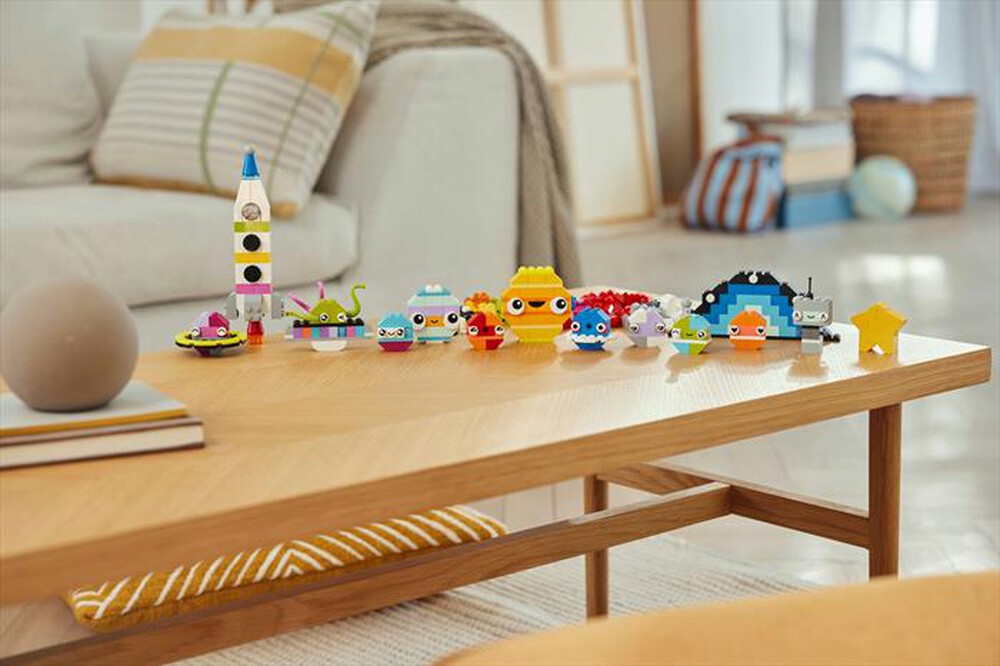 Immagine del prodotto LEGO - CLASSIC Pianeti dello spazio creativi 11037