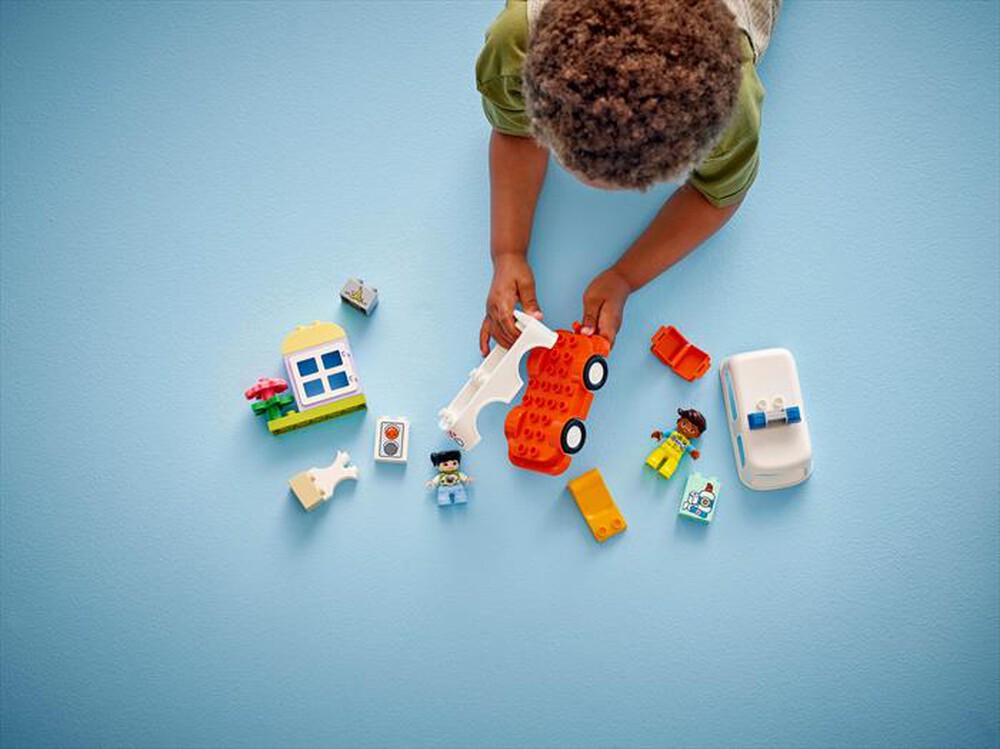 Immagine del prodotto LEGO - DUPLO Town Ambulanza e autista 10447
