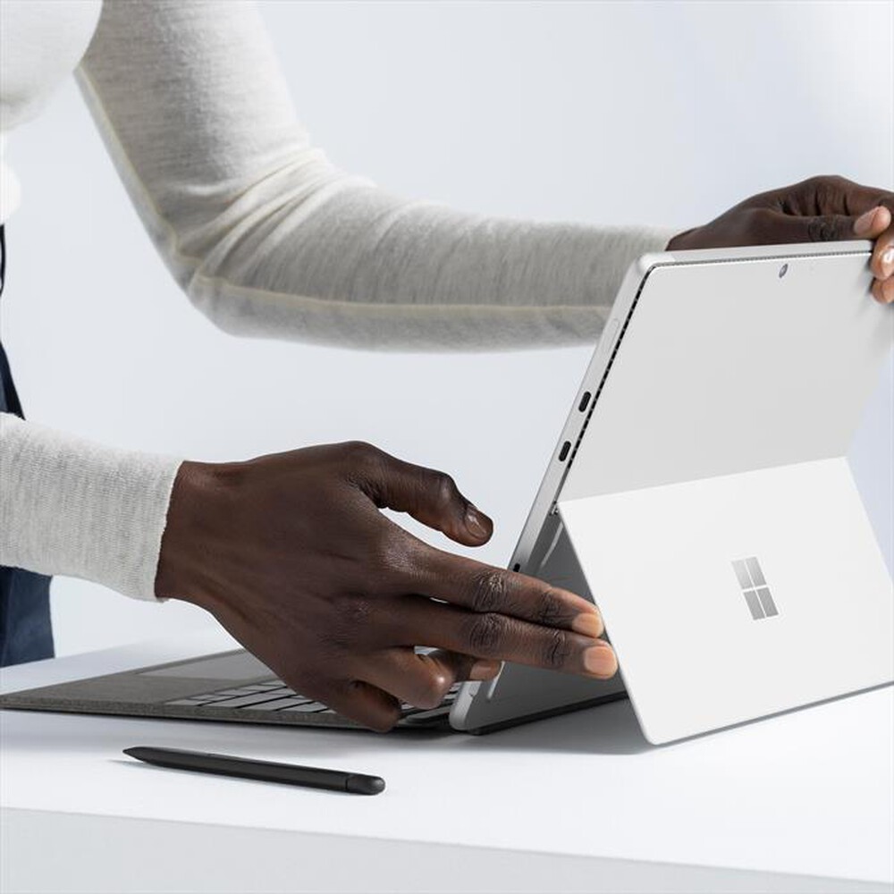 Immagine del prodotto MICROSOFT - SURFACE PRO TASTIERA CON TASTO COPILOT + SLIM PEN-Platino
