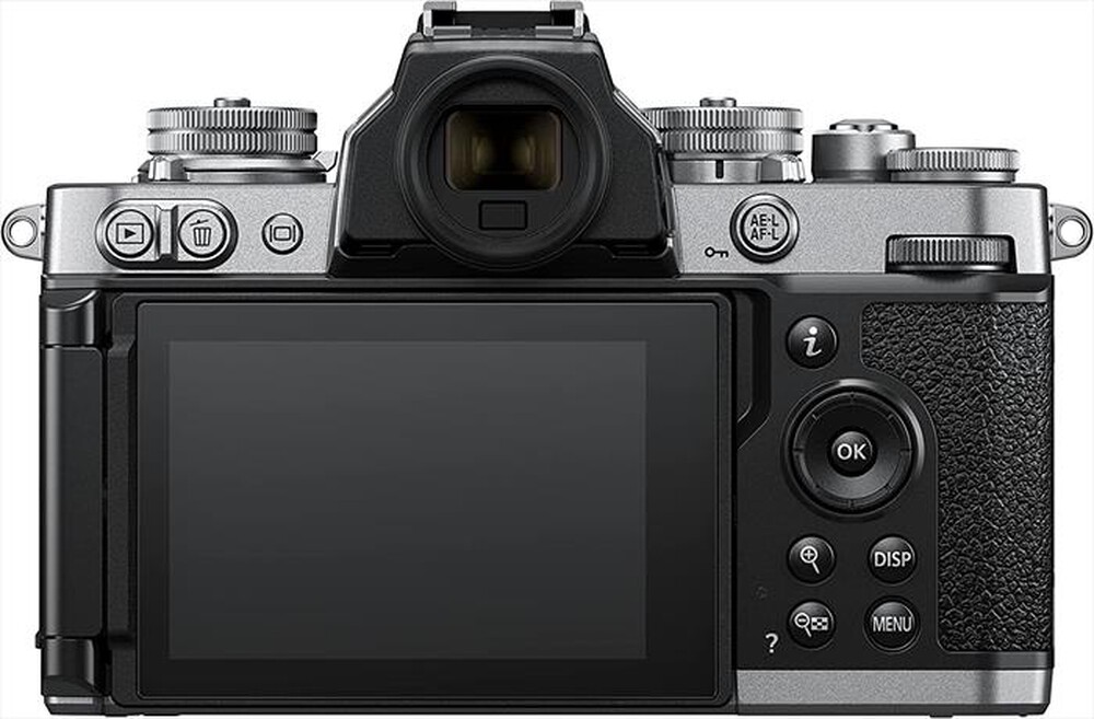 "NIKON - Fotocamera Z FC SL + Z DX 18-140 VR + SD-Silver"