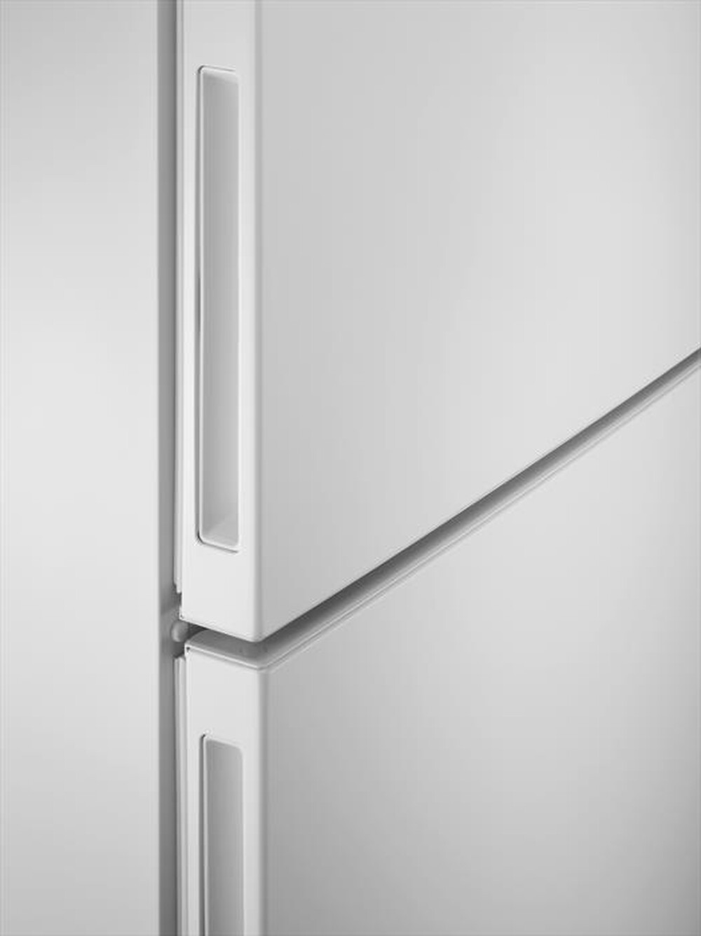 "ELECTROLUX - Frigorifero combinato LNC7ME32W2 Classe E-Bianco"