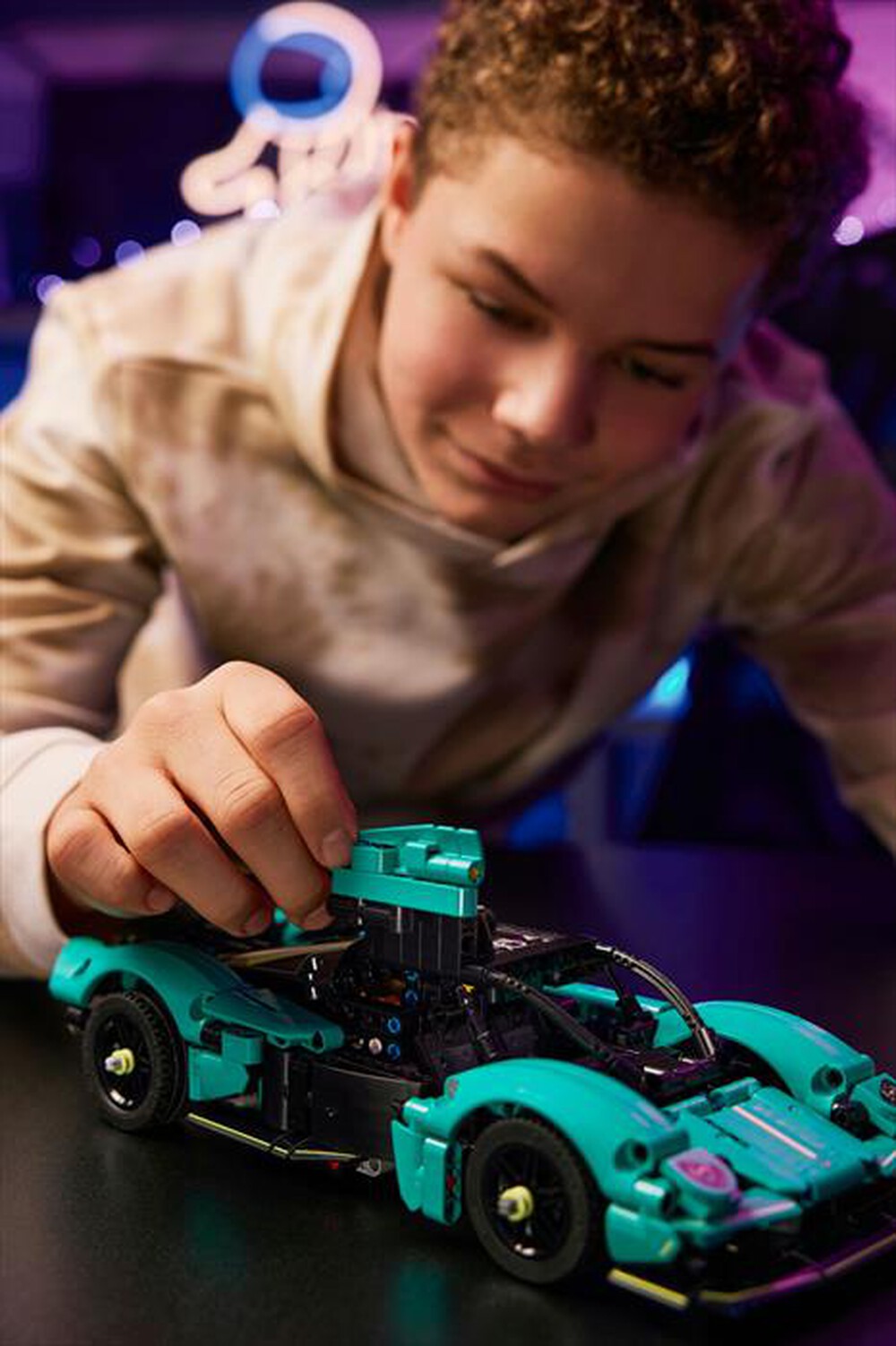 "LEGO - TECHNIC Aston Martin Valkyrie - 42208"