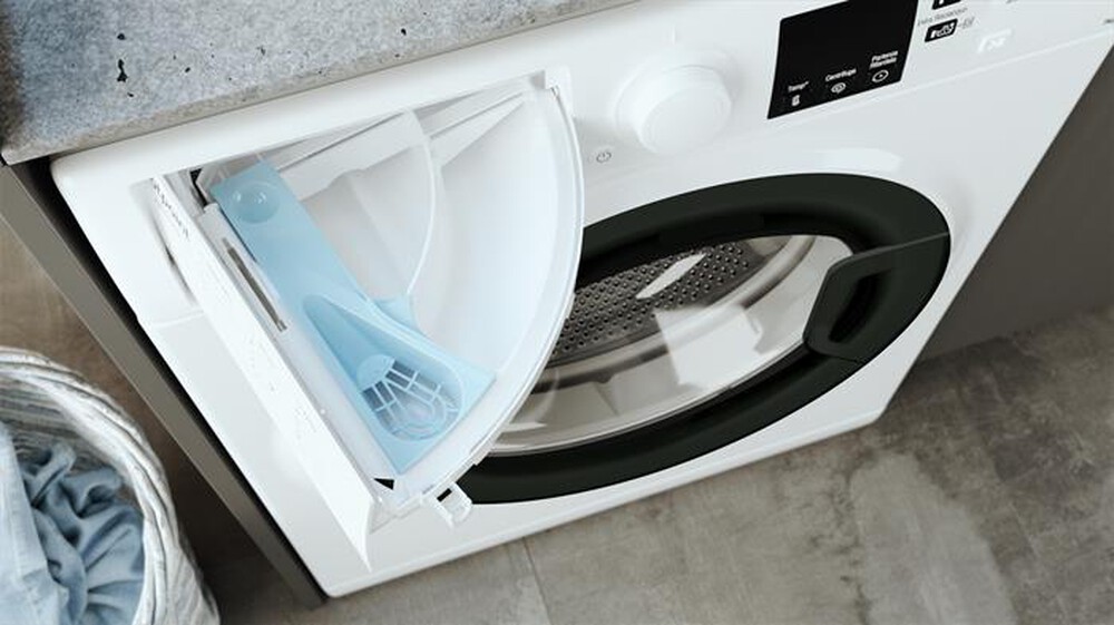 "HOTPOINT ARISTON - Lavatrice RSSF R327 IT 7 Kg Classe D"