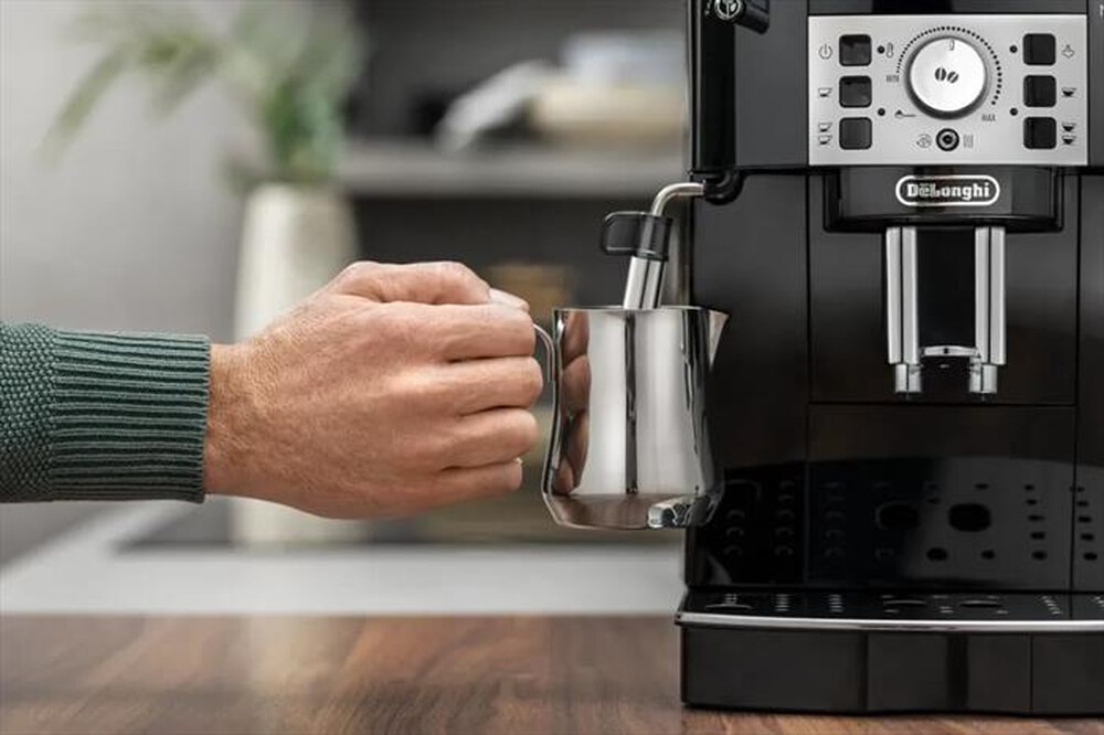 Immagine del prodotto DE LONGHI - Macchina da caffè MAGNIFICA S ECAM21.110.B-Nero
