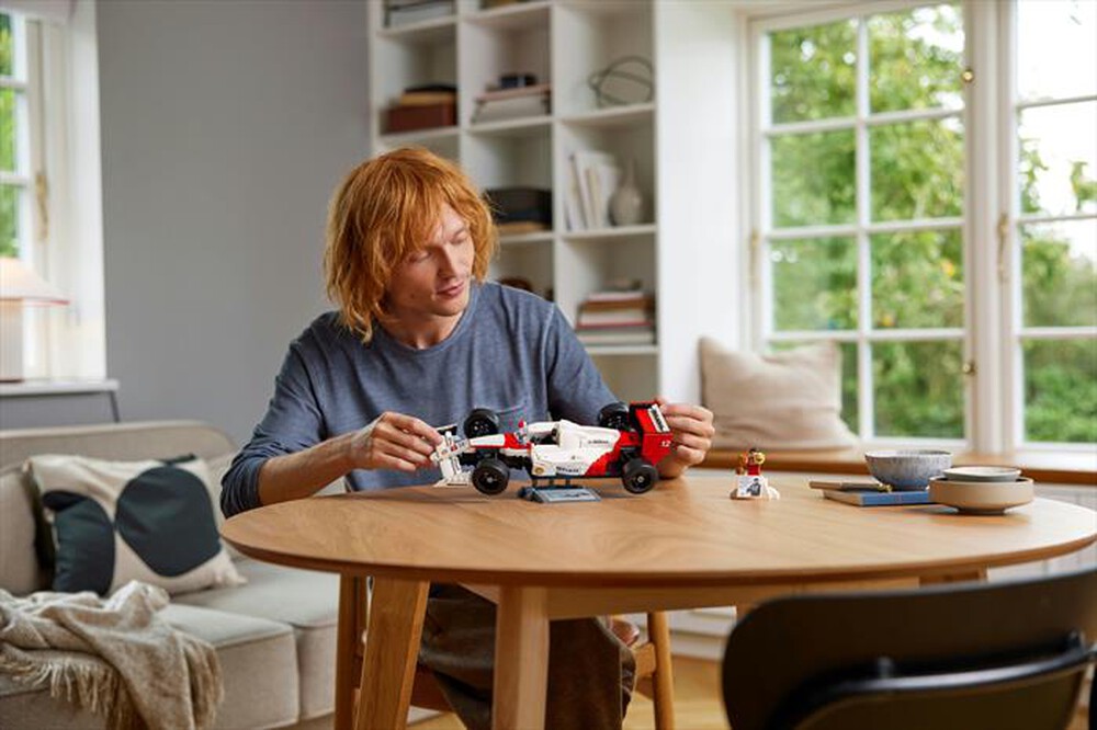 Immagine del prodotto LEGO - ICONS McLaren MP4/4 e Ayrton Senna 10330