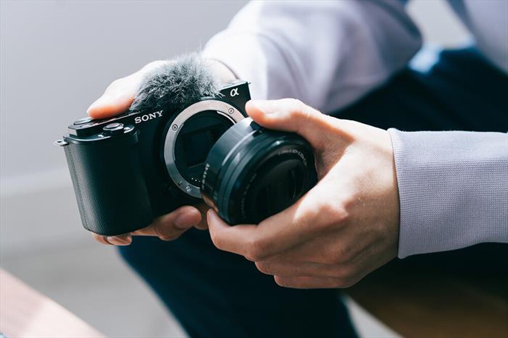 "SONY - Fotocamera Mirrorless ZVE10LBDI.EU"