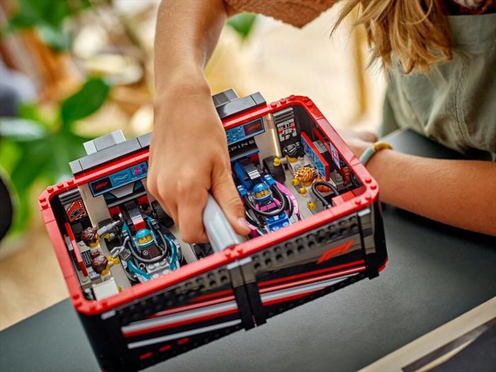 Immagine del prodotto LEGO - CITY F1 Garage con Mercedes-AMG e Alpine F1® 60444