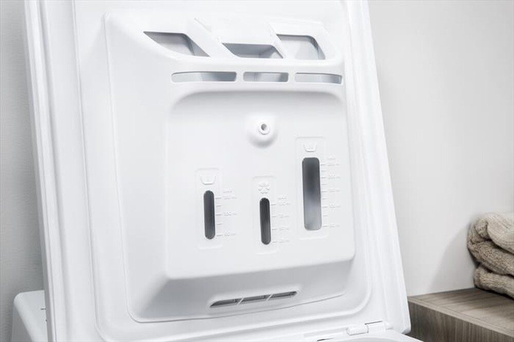 "HOTPOINT ARISTON - Lavatrice WMTG 626BS IT 6 Kg Classe A"