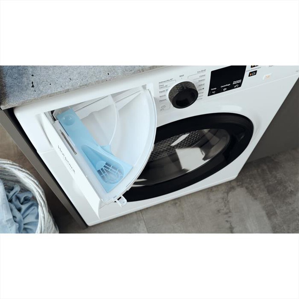 "HOTPOINT ARISTON - Lavatrice NF723WK IT N 7 Kg Classe D"
