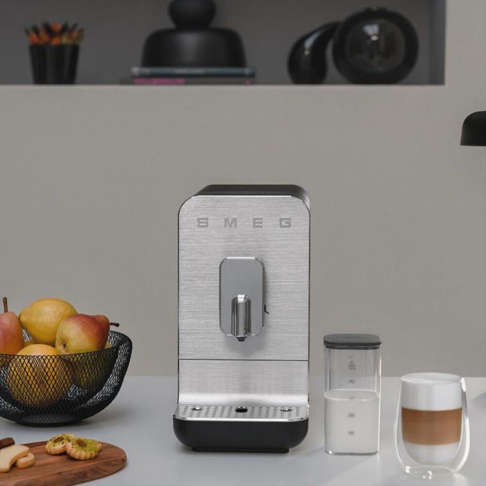 "SMEG - Macchina da caffè automatica BCC13BLMEU"
