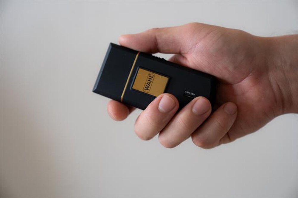 Immagine del prodotto WAHL - Rasoio ricaricabile TRAVEL SHAVER-Nero/Oro