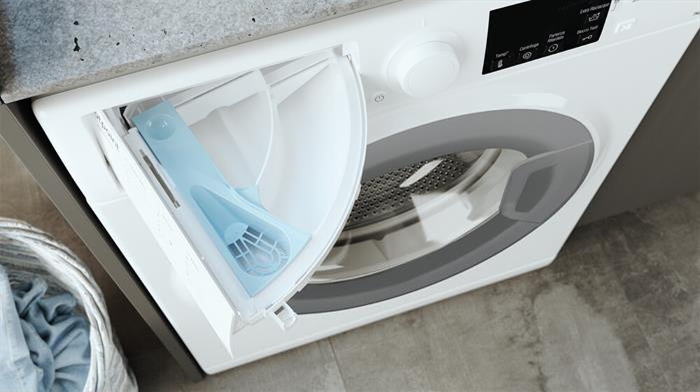"HOTPOINT ARISTON - Lavatrice EU RSSG 725 S IT 7 Kg Classe B"