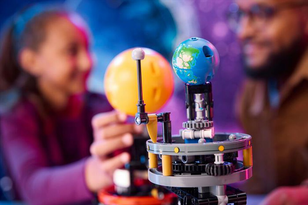 Immagine del prodotto LEGO - TECHNIC Pianeta Terra e Luna in orbita 42179