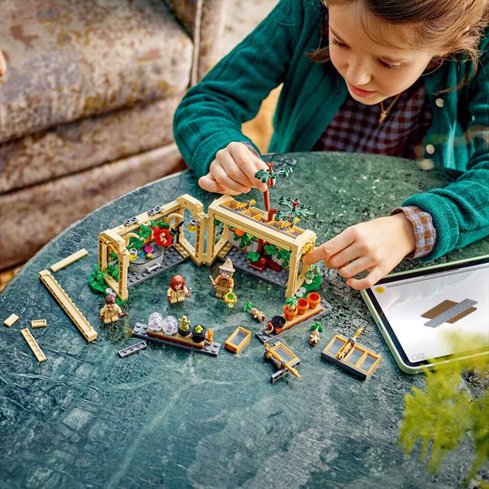 "LEGO - 76445 CASTELLO DI HOGWARTS: LEZIONE DI ERBOLOGIA-,"