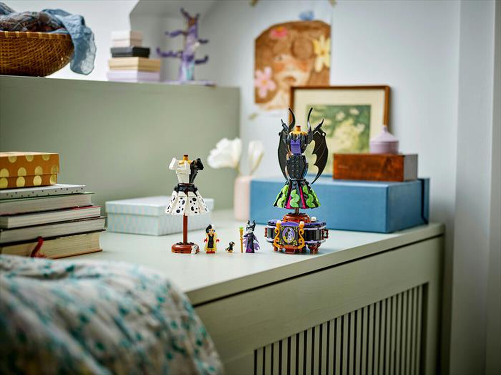 Immagine del prodotto LEGO - DISNEY CLASSIC Abiti di Malefica e Crudelia 43262