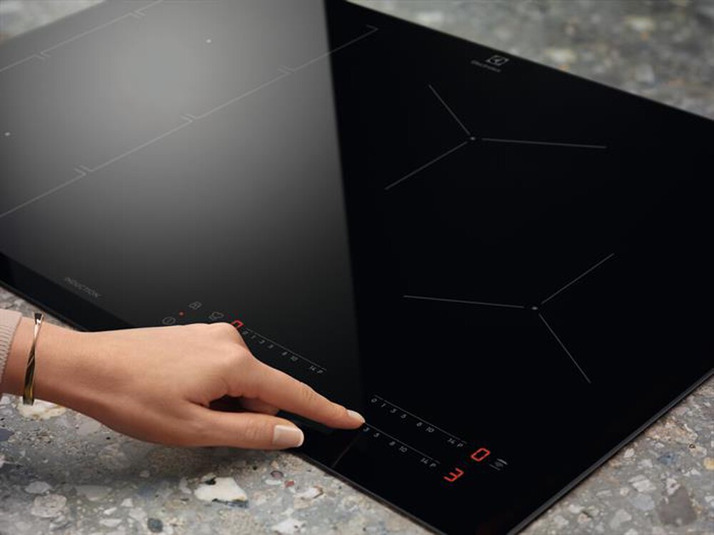 "ELECTROLUX - Piano cottura induzione EIS82449C 78 cm-Nero"