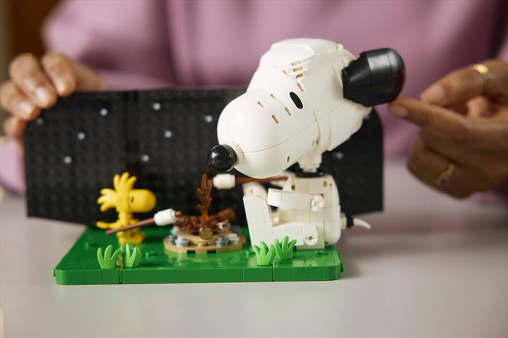 Immagine del prodotto LEGO - IDEAS Peanuts: la cuccia di Snoopy - 21368