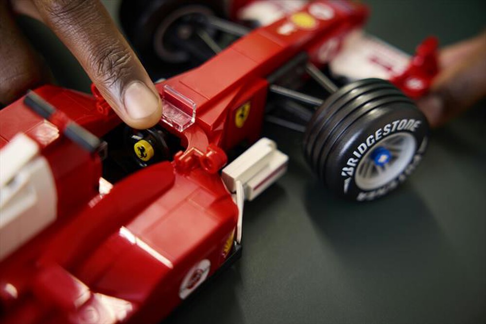 Immagine del prodotto LEGO - ICONS Ferrari F2004 e Michael Schumacher - 11375