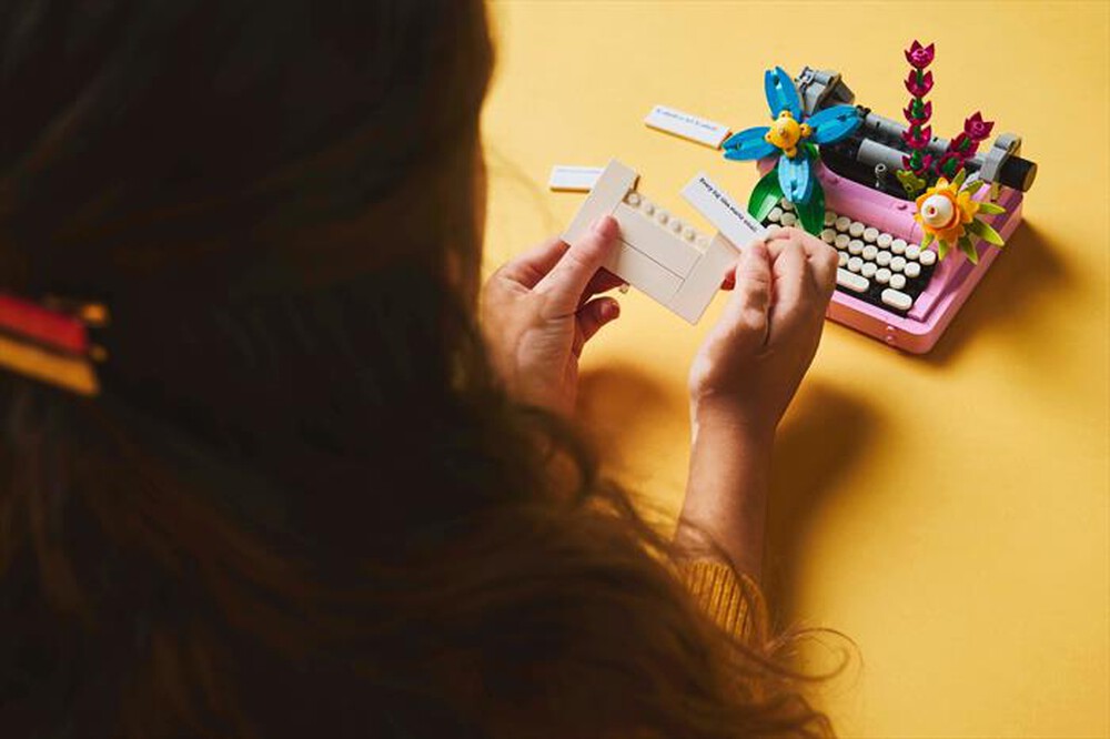 Immagine del prodotto LEGO - CREATOR Macchina da scrivere con fiori 31169