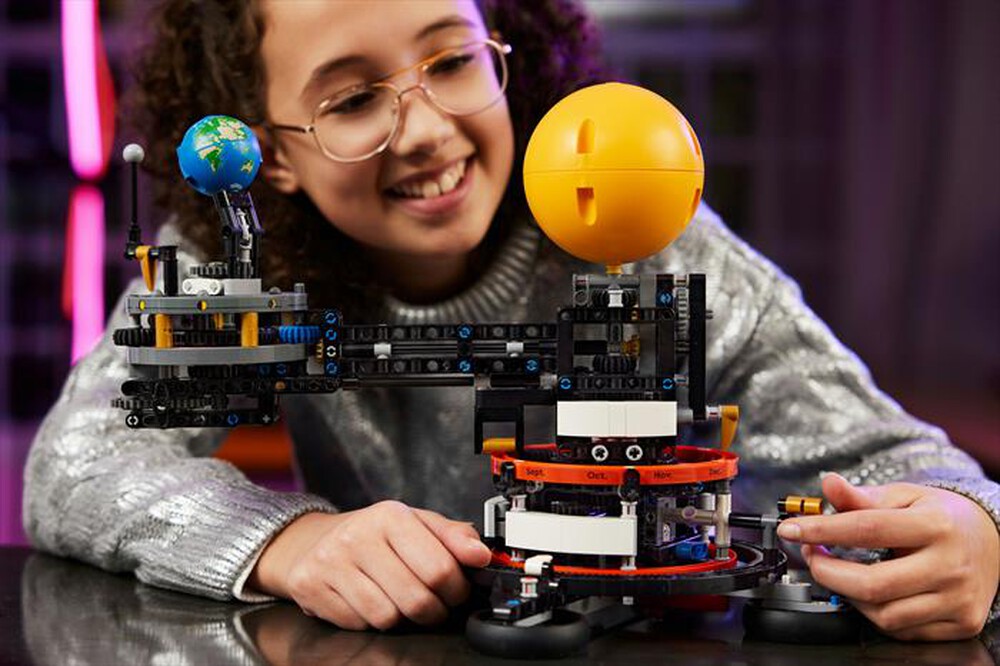 Immagine del prodotto LEGO - TECHNIC Pianeta Terra e Luna in orbita 42179
