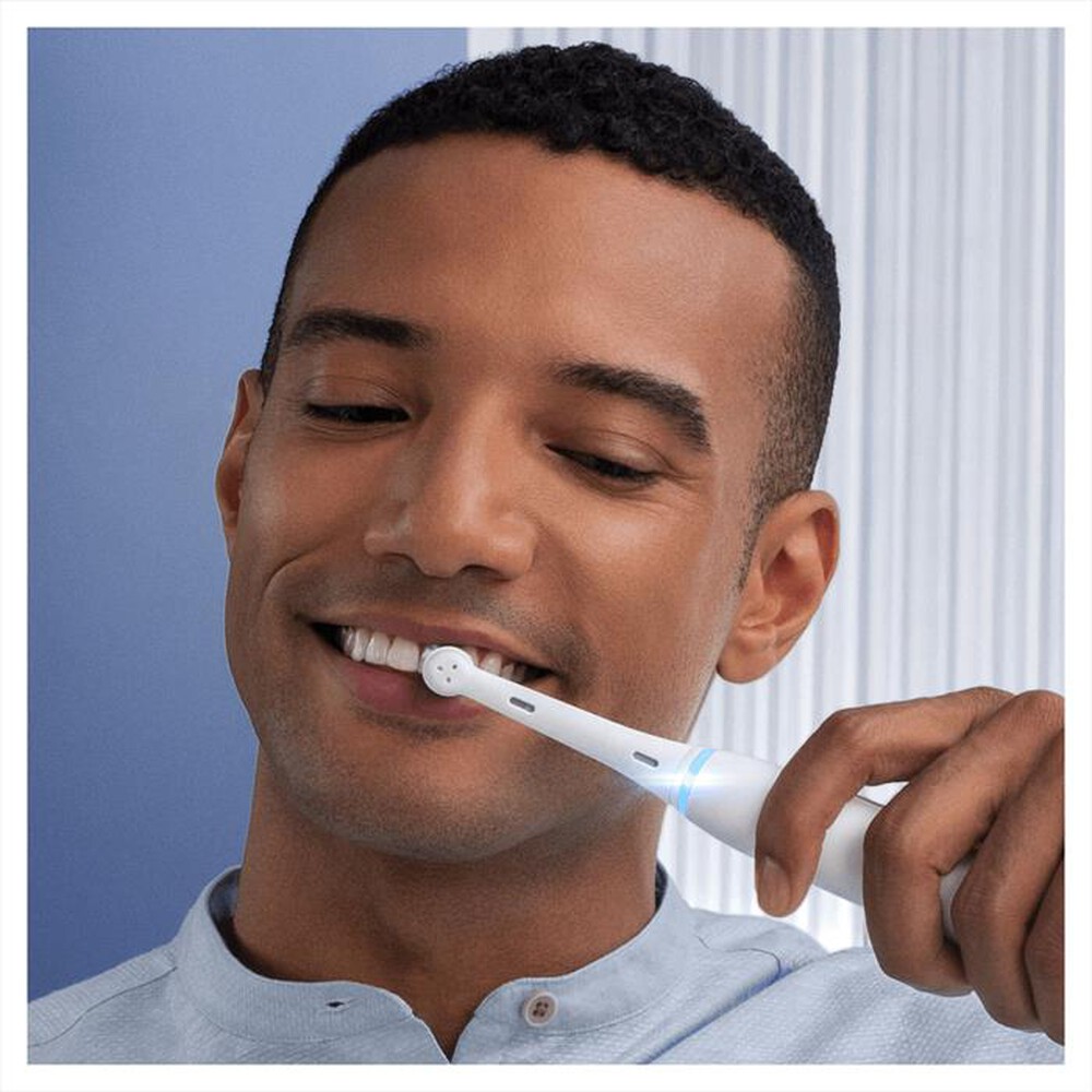 "ORAL-B - Spazzolino elettrico IO - 7N-Bianco"