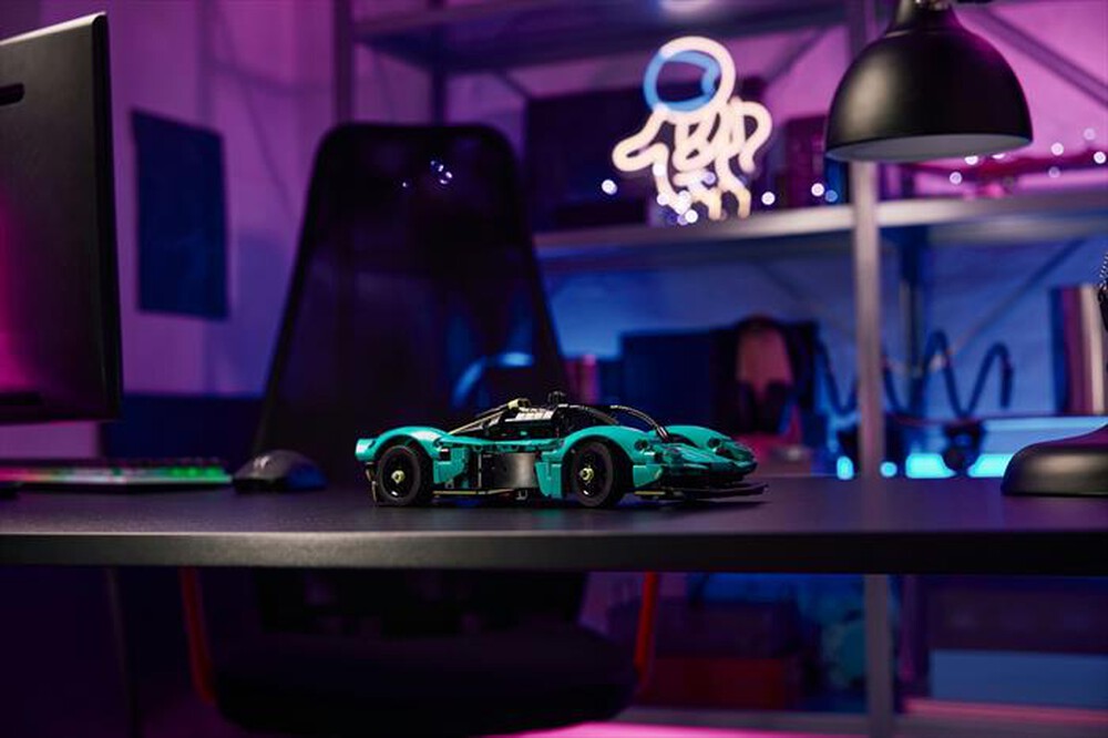 "LEGO - TECHNIC Aston Martin Valkyrie - 42208"